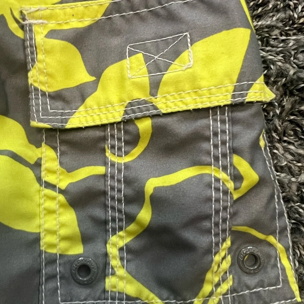Old Navy Boys Hibiscus Cargo Swim Trunks - Size XS (5)